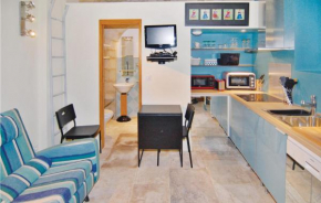 Cozy Apartment In Beaucaire With Wifi